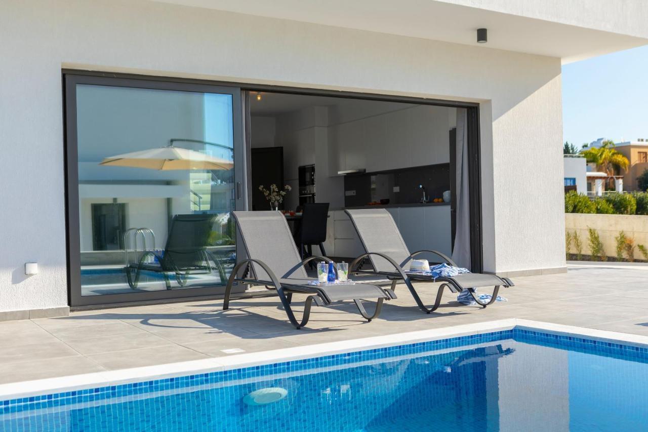 Villa Marlene, Walking Distance To Coral Beach! Peyia Exterior foto